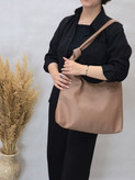 کیف زنانه دوشی با بند گره ای شل مدل شیک و جادار