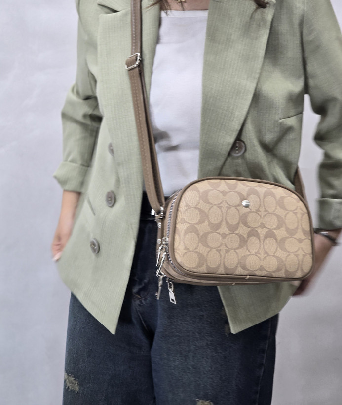کیف پاسپورتی بزرگ زنانه Coach New York مدل دو زیپ جادار | کیف دوشی شیک و کاربردی