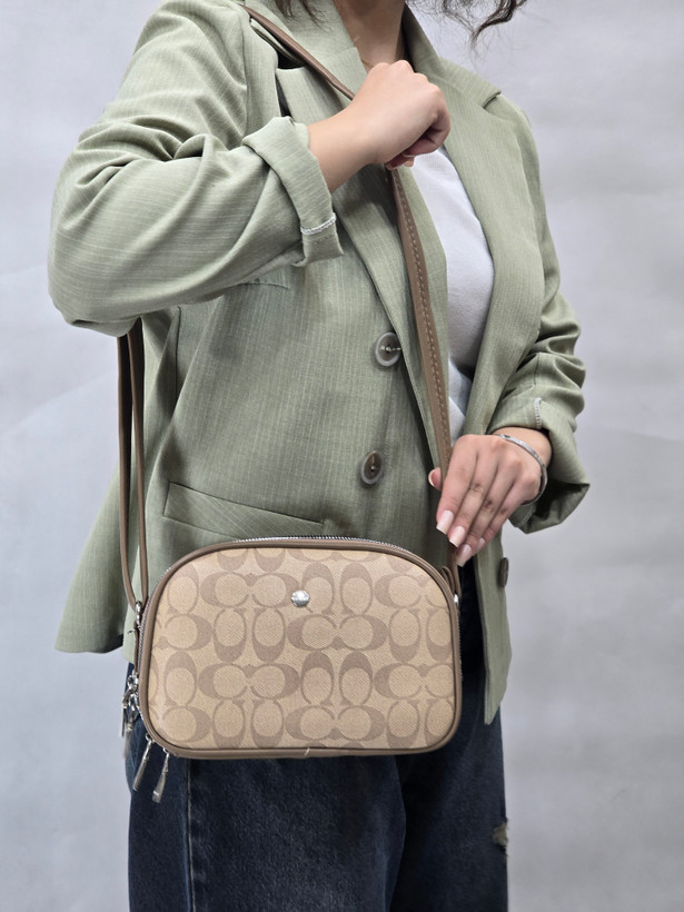 کیف پاسپورتی بزرگ زنانه Coach New York مدل دو زیپ جادار | کیف دوشی شیک و کاربردی