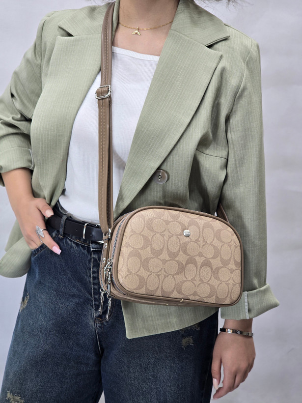 کیف پاسپورتی بزرگ زنانه Coach New York مدل دو زیپ جادار | کیف دوشی شیک و کاربردی