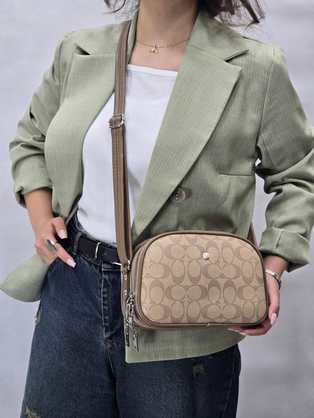 کیف پاسپورتی بزرگ زنانه Coach New York مدل دو زیپ جادار | کیف دوشی شیک و کاربردی
