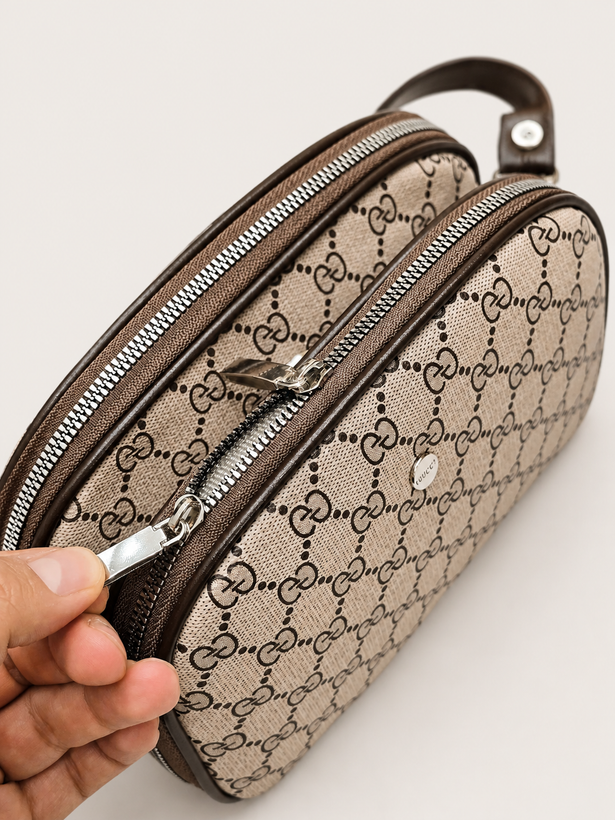 کیف پاسپورتی بزرگ زنانه GUCCI مدل دو زیپ با طراحی لوکس و کاربردی