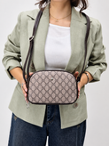 کیف پاسپورتی بزرگ زنانه GUCCI مدل دو زیپ با طراحی لوکس و کاربردی