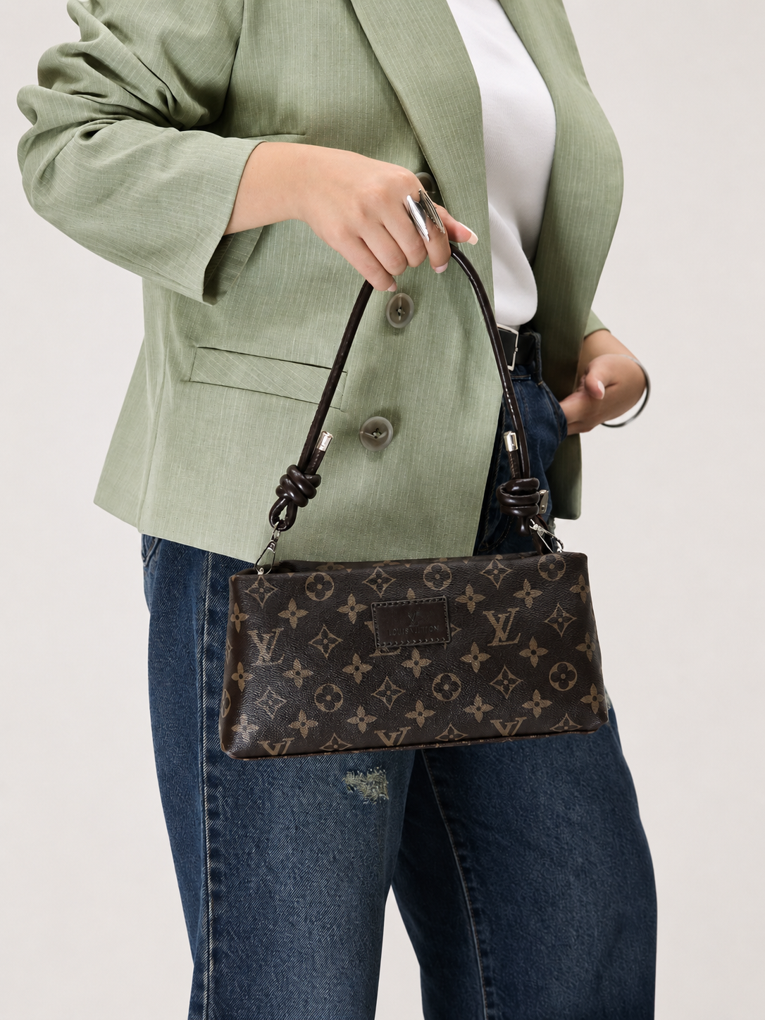 کیف دستی زنانه کشیده Louis Vuitton | انتخابی خاص برای استایل روزانه